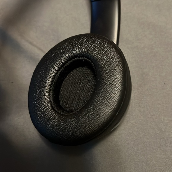 Beats Solo 3 - needs new band - Picture 3 of 8